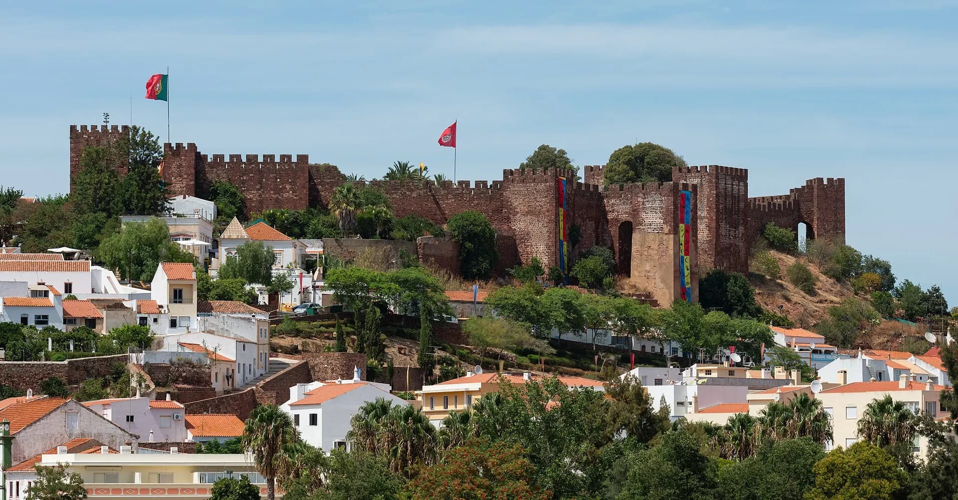 Castelo de Silves above the old town houses - 2015-08-13