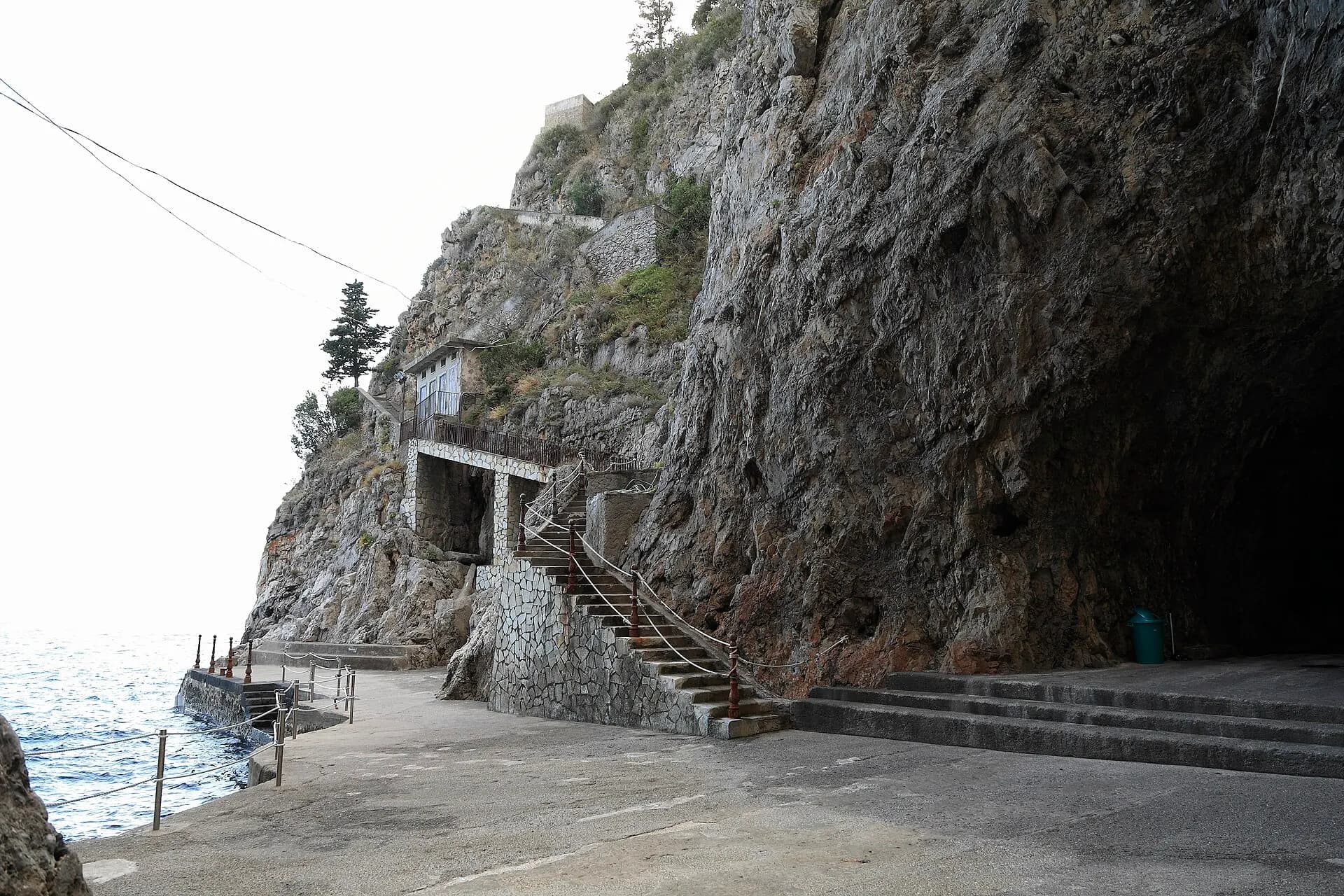 I08 422 Grotta dello Smeraldo, Treppe
