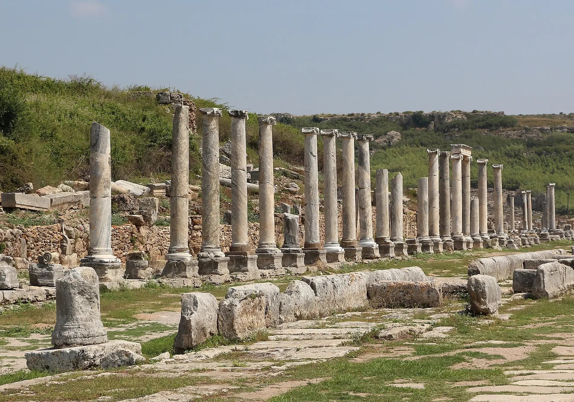 Colonnade, Perge 02
