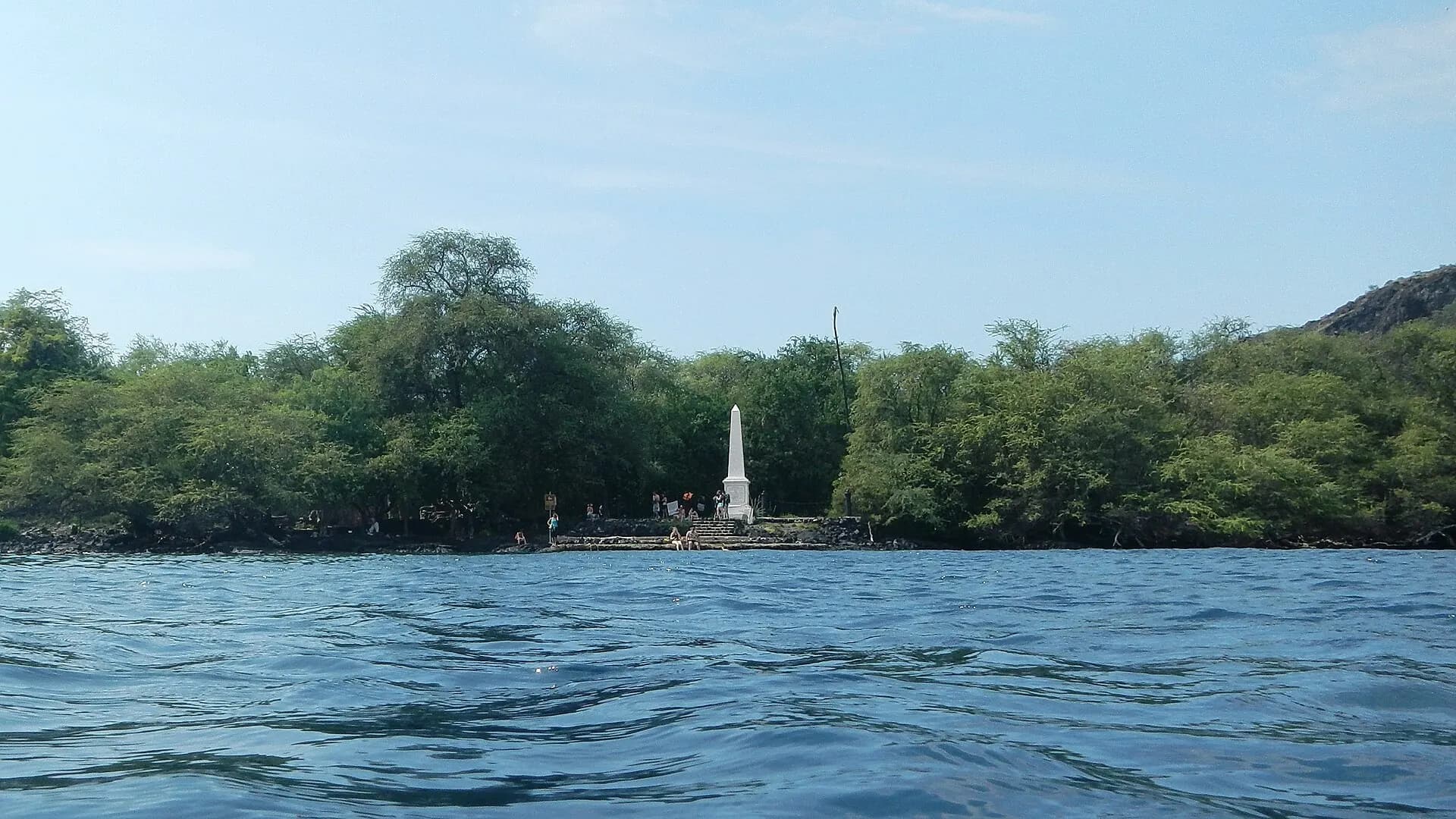 Captain Cook Monument. Kealakekua Bay, Captain Cook (504560) (23650941199)