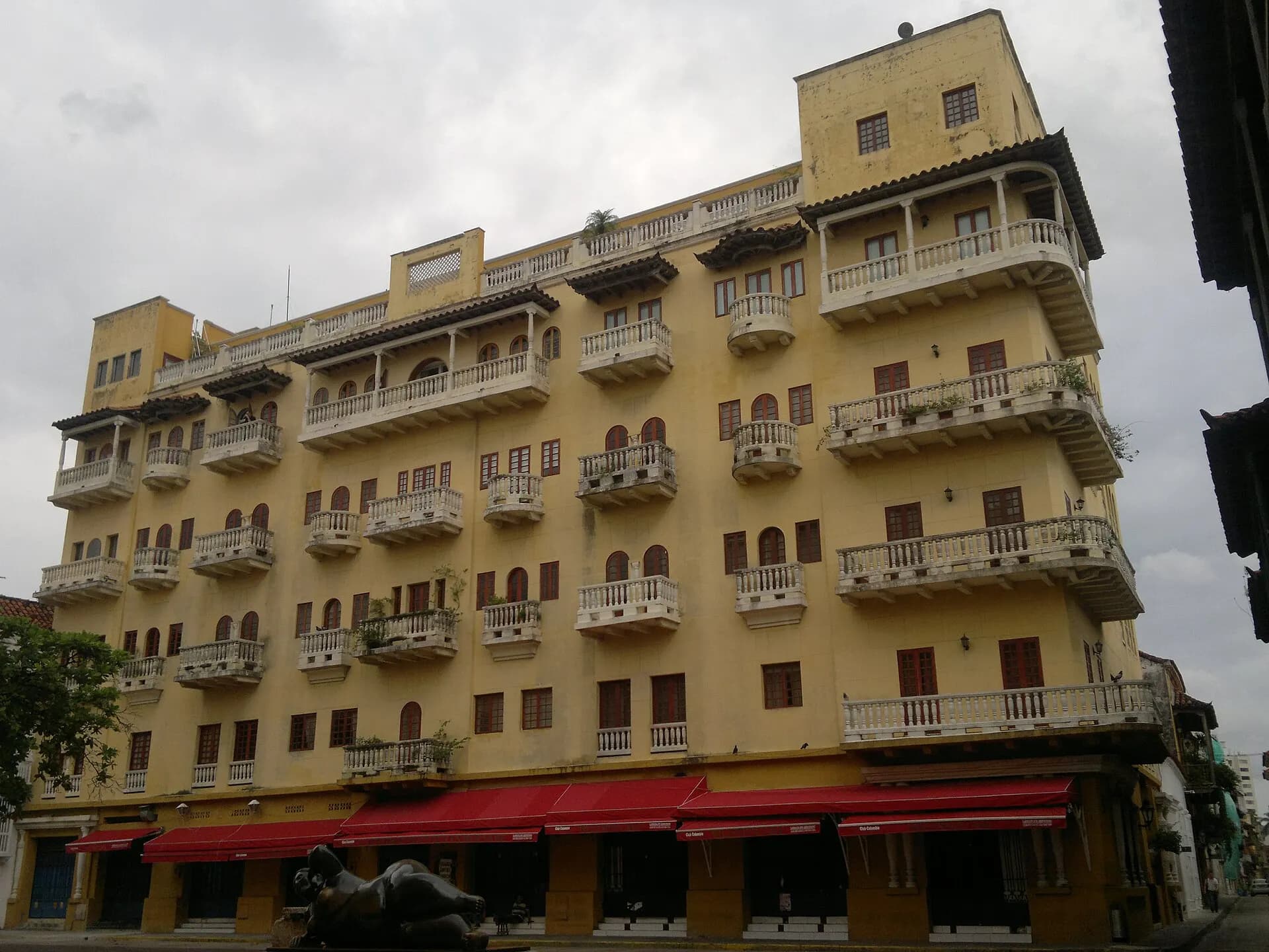 Edificio en la plaza de Santo Domingo. Cartagena. Colombia