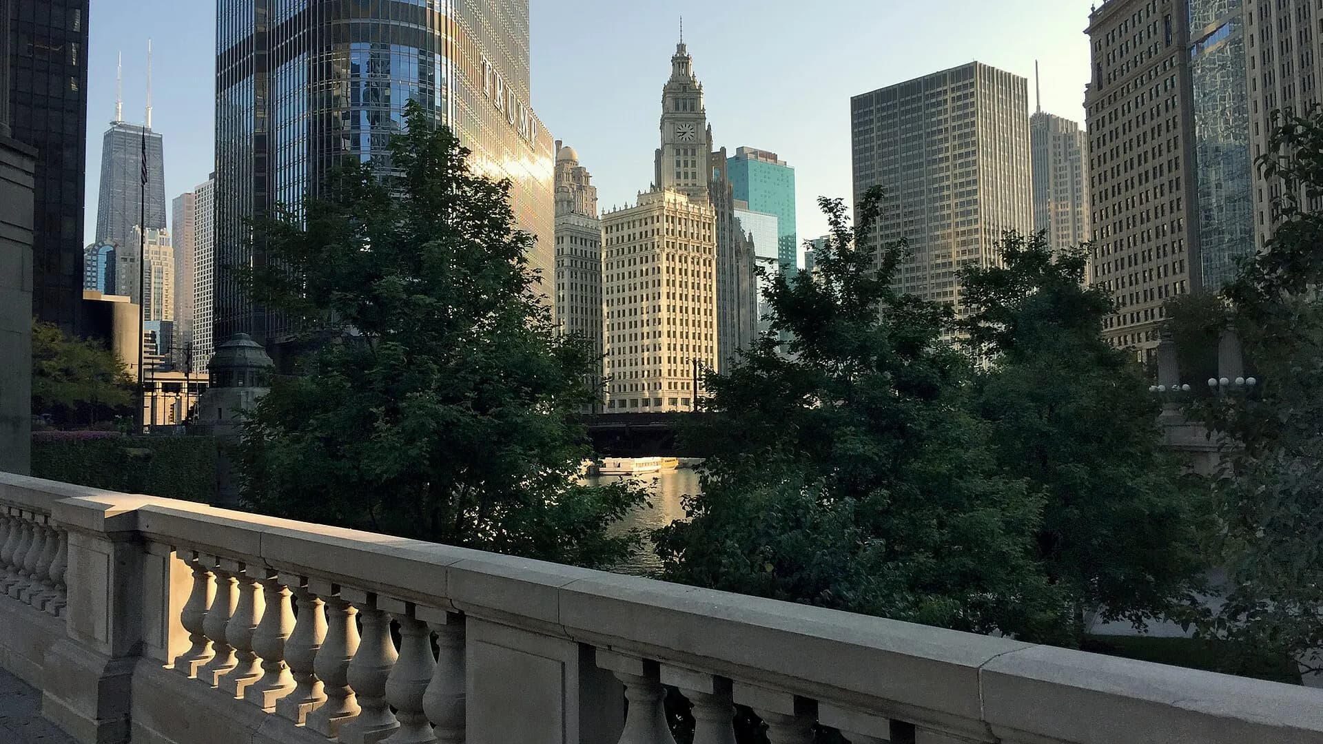 Chicago Riverwalk (37260157805) (2)