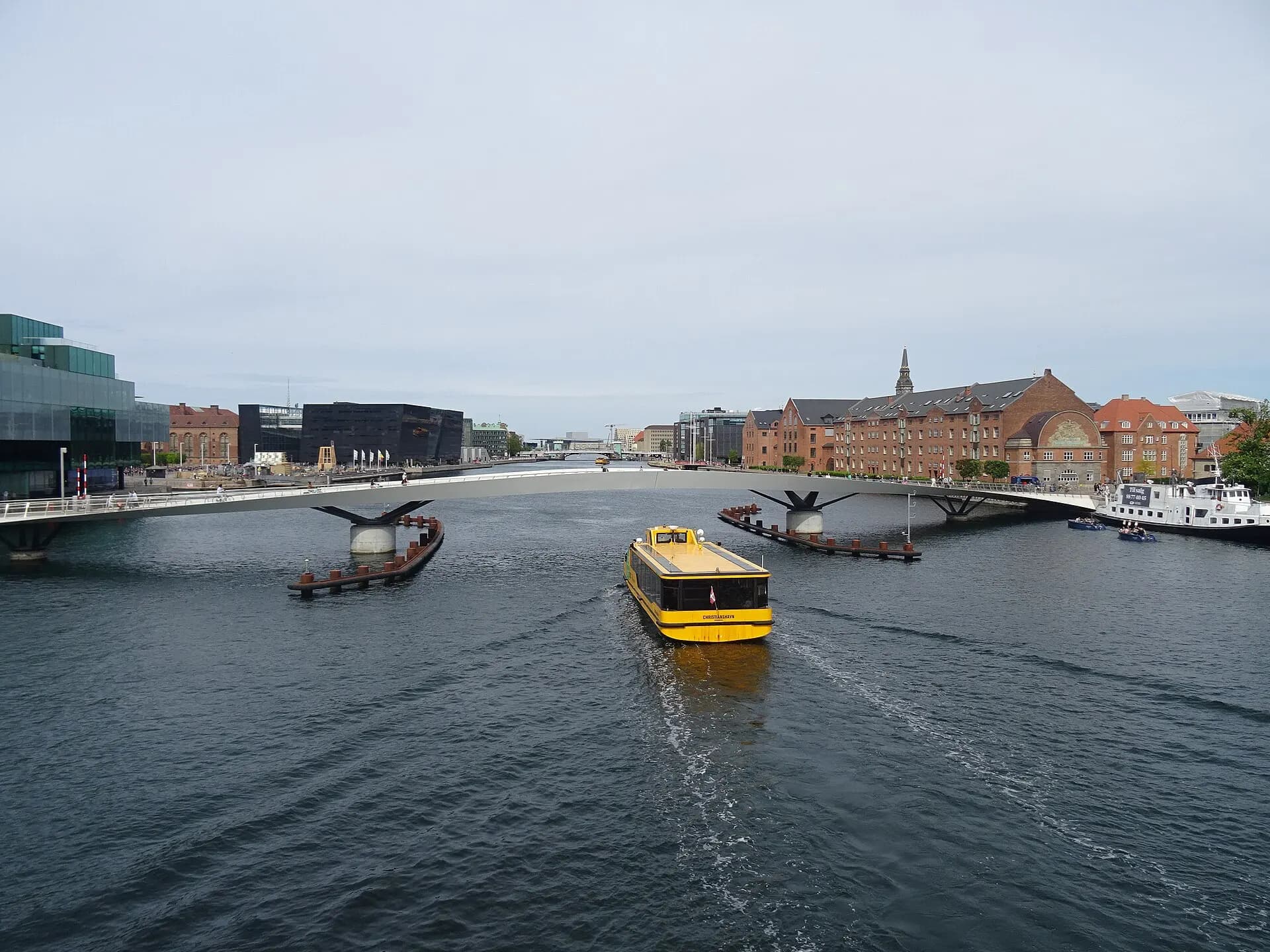 Harbour bus Christianshavn at Lille Langebro 02