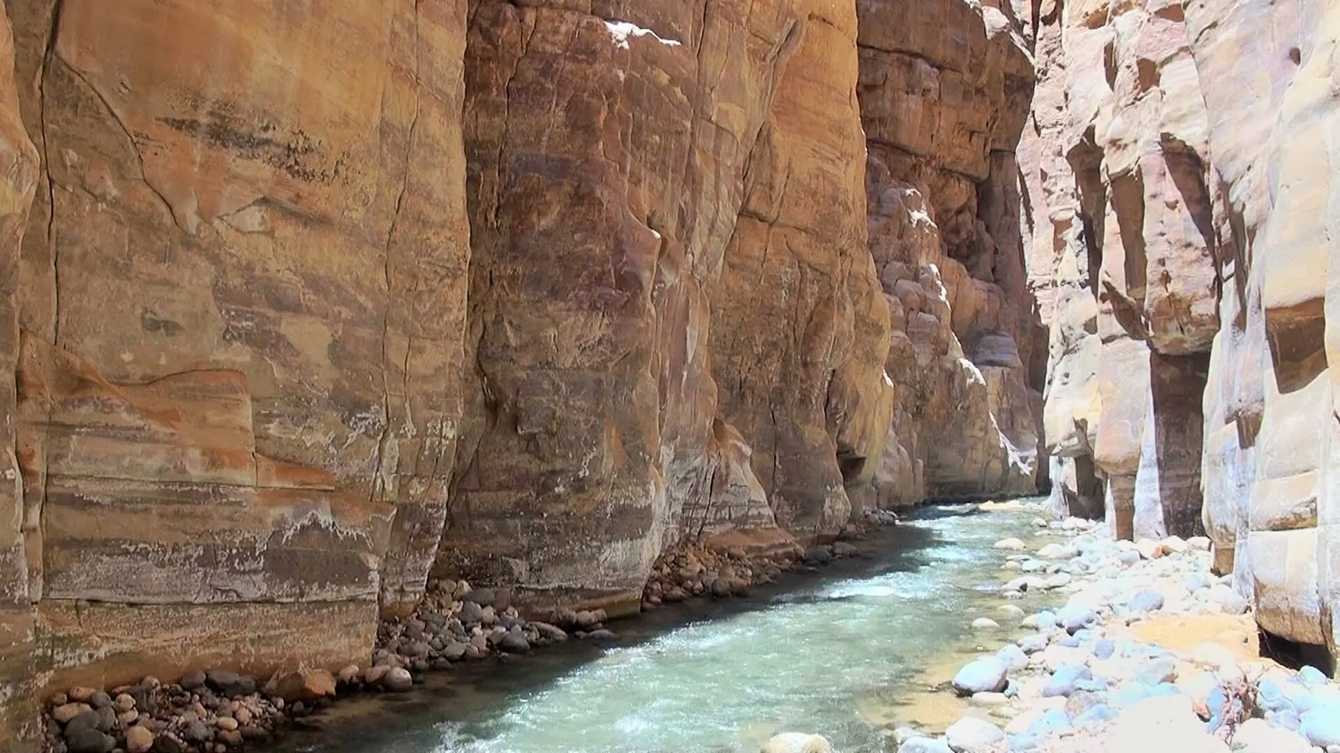 16 Wadi Mujib Malaqi Trail - In the Siq - panoramio