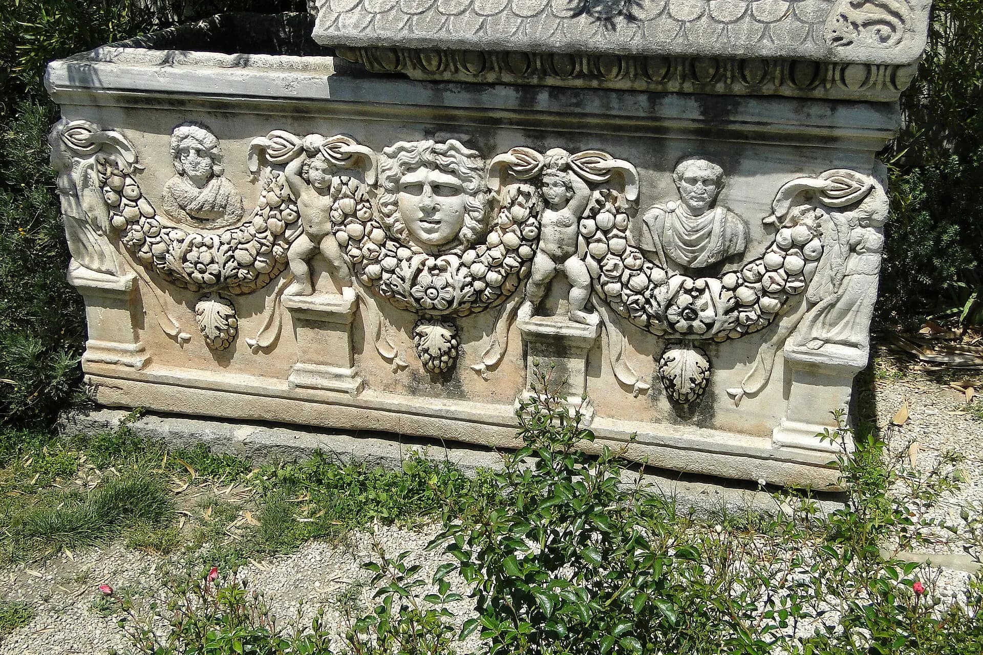 Sarcophagus outside Ephesus Museum - Efes (Ephesus) - Turkey (5754975238)
