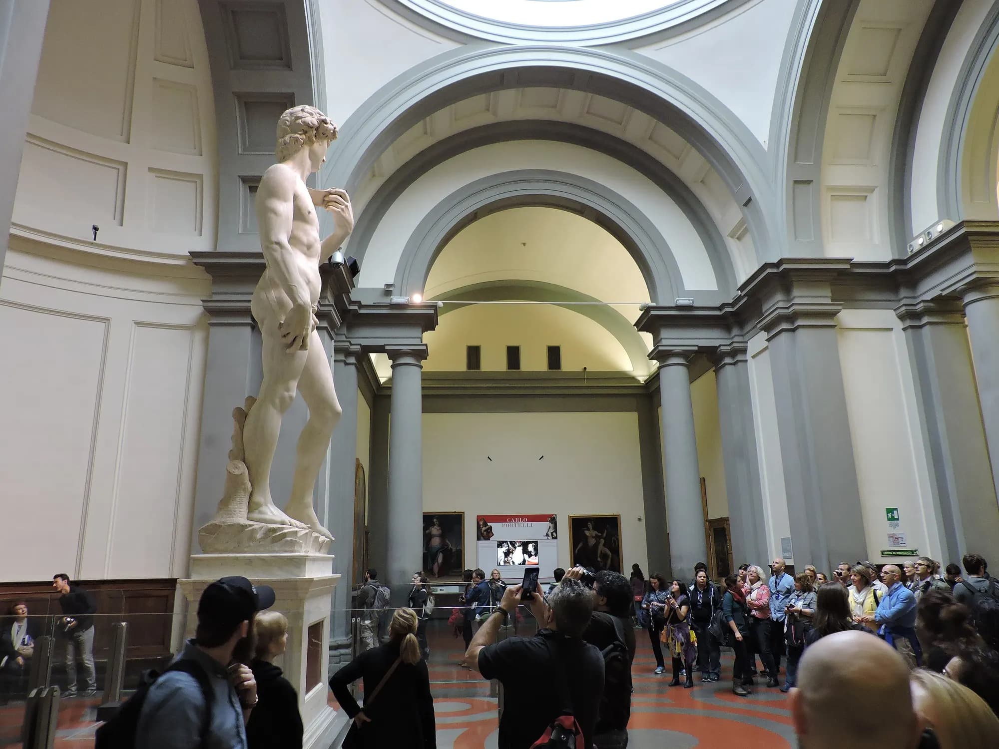 Michelangelo's David, Galleria dell'Accademia, Florence (26612167281)