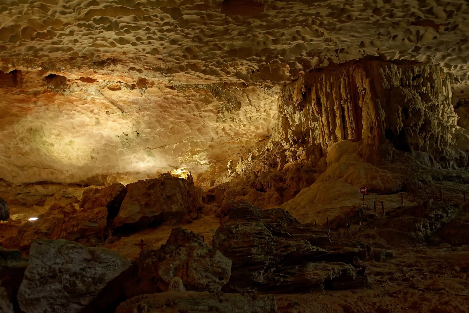 Sung Sot Cave, Ha Long Bay, Vietnam, 20240128 1608 3886