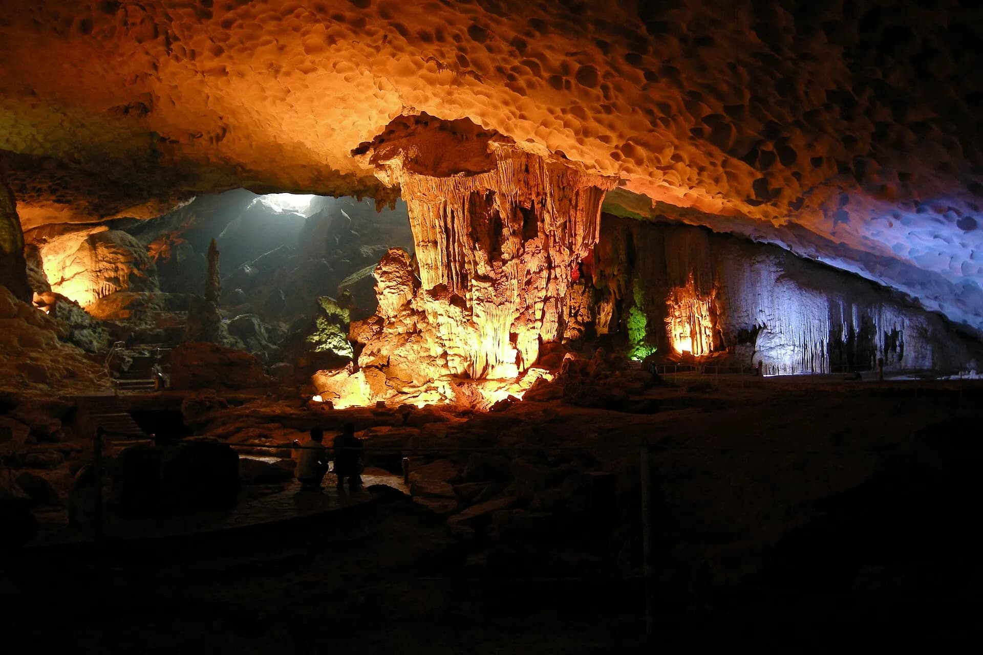 Ha Long Bay, Vietnam, Thien Cung Cave