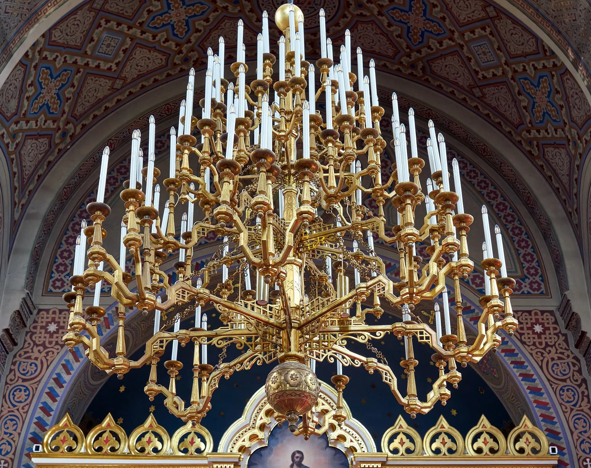 06047 FIN Helsinki Uspenski cathedral chandelier V-P