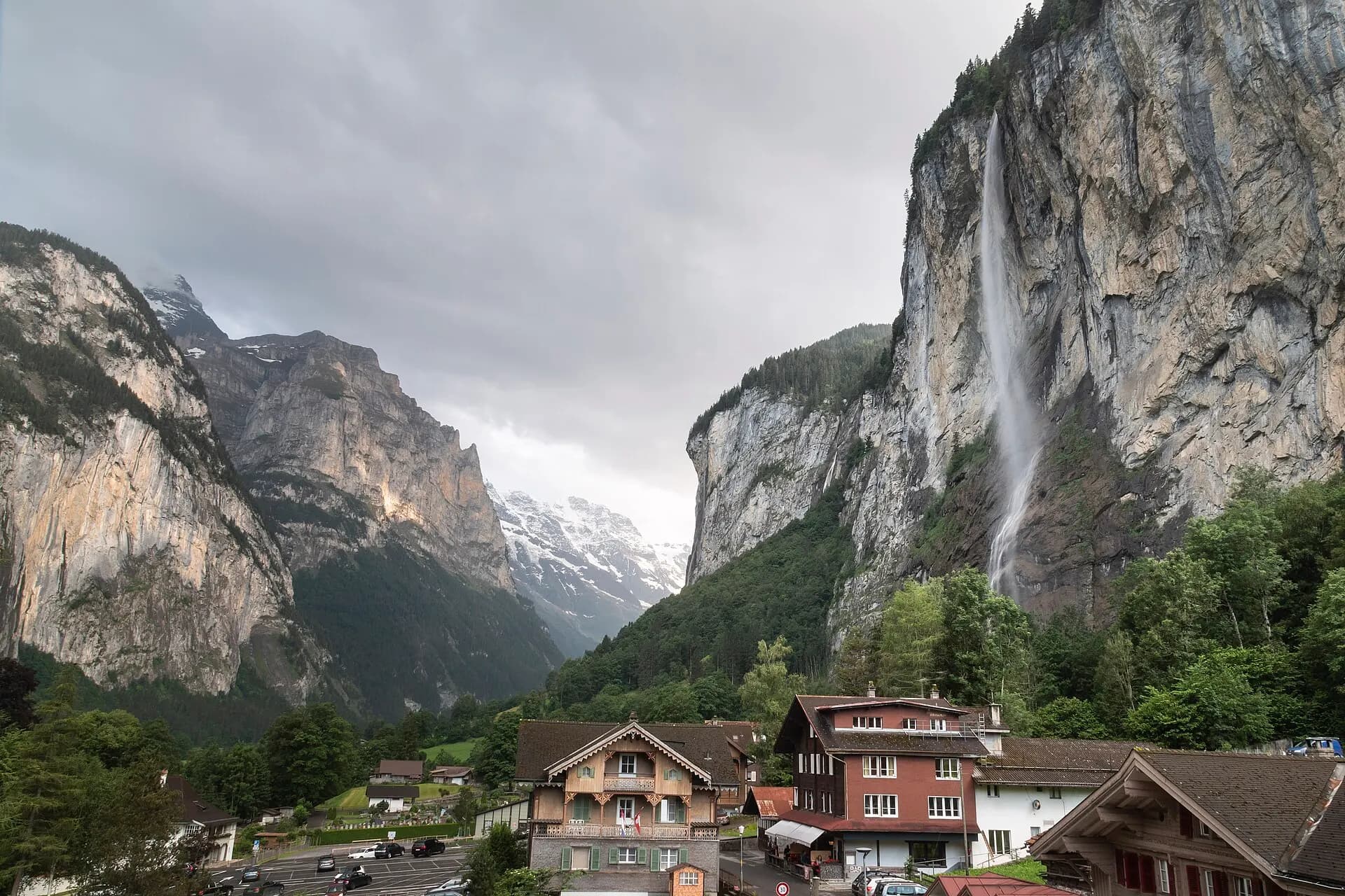 Staubbachfall, Lauterbrunnen, Switzerland (50098355287)