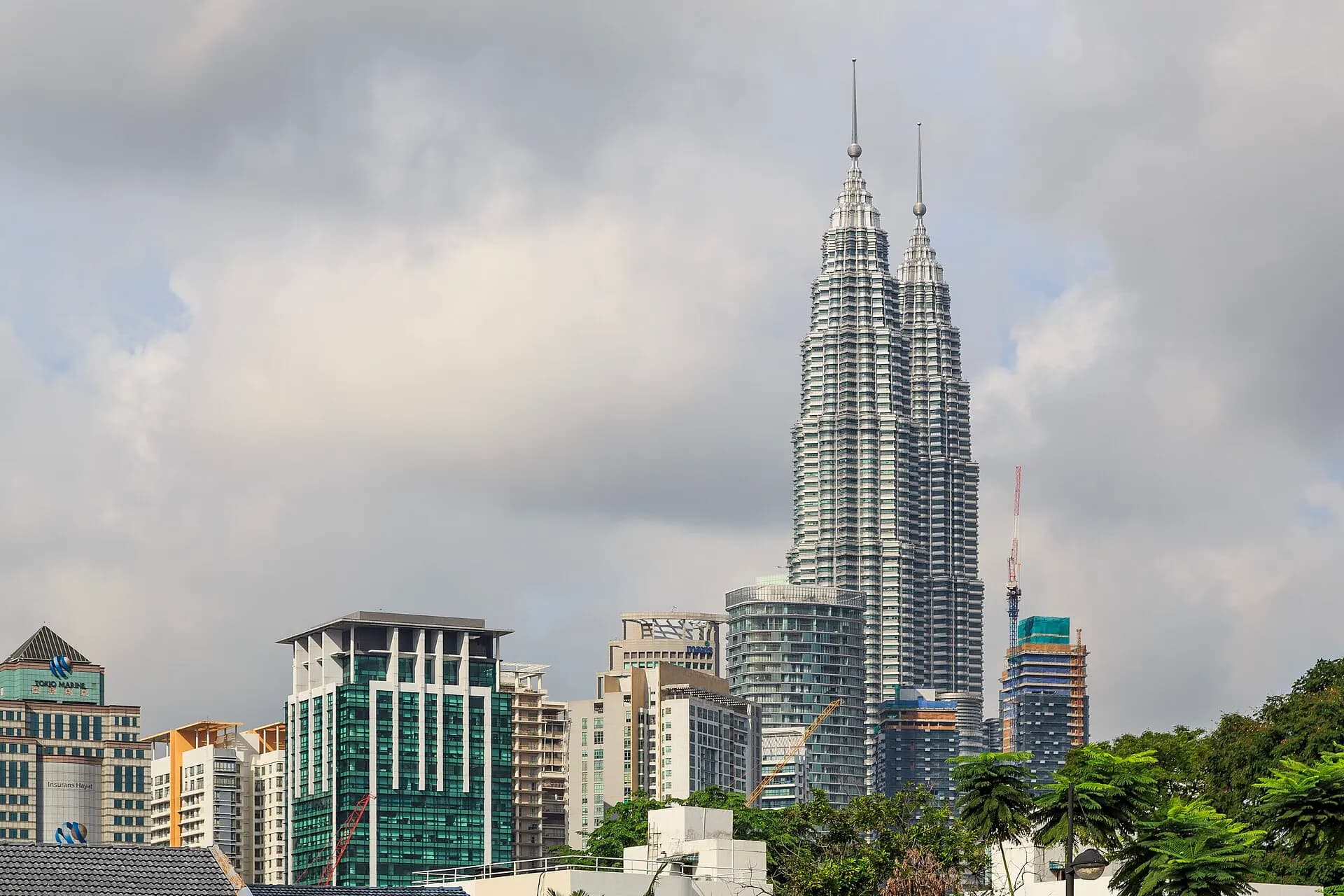 Kuala Lumpur Malaysia Petronas-Twin-Towers-01