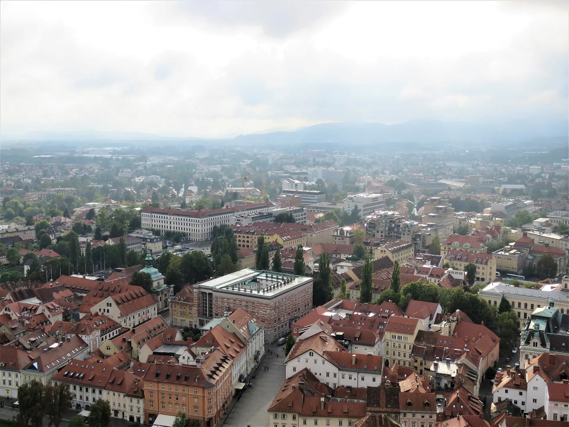 Narodna in univerzitetna knjižnica v srednjeveški Ljubljani
