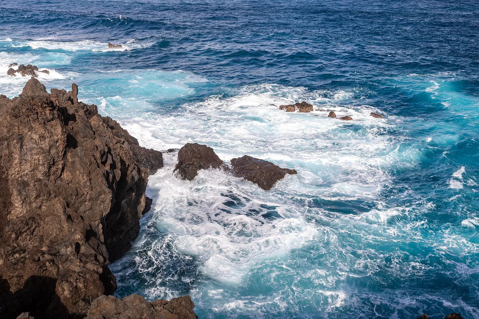 Porto Moniz (Madeira, Portugal), Felsenküste -- 2025 -- 1670