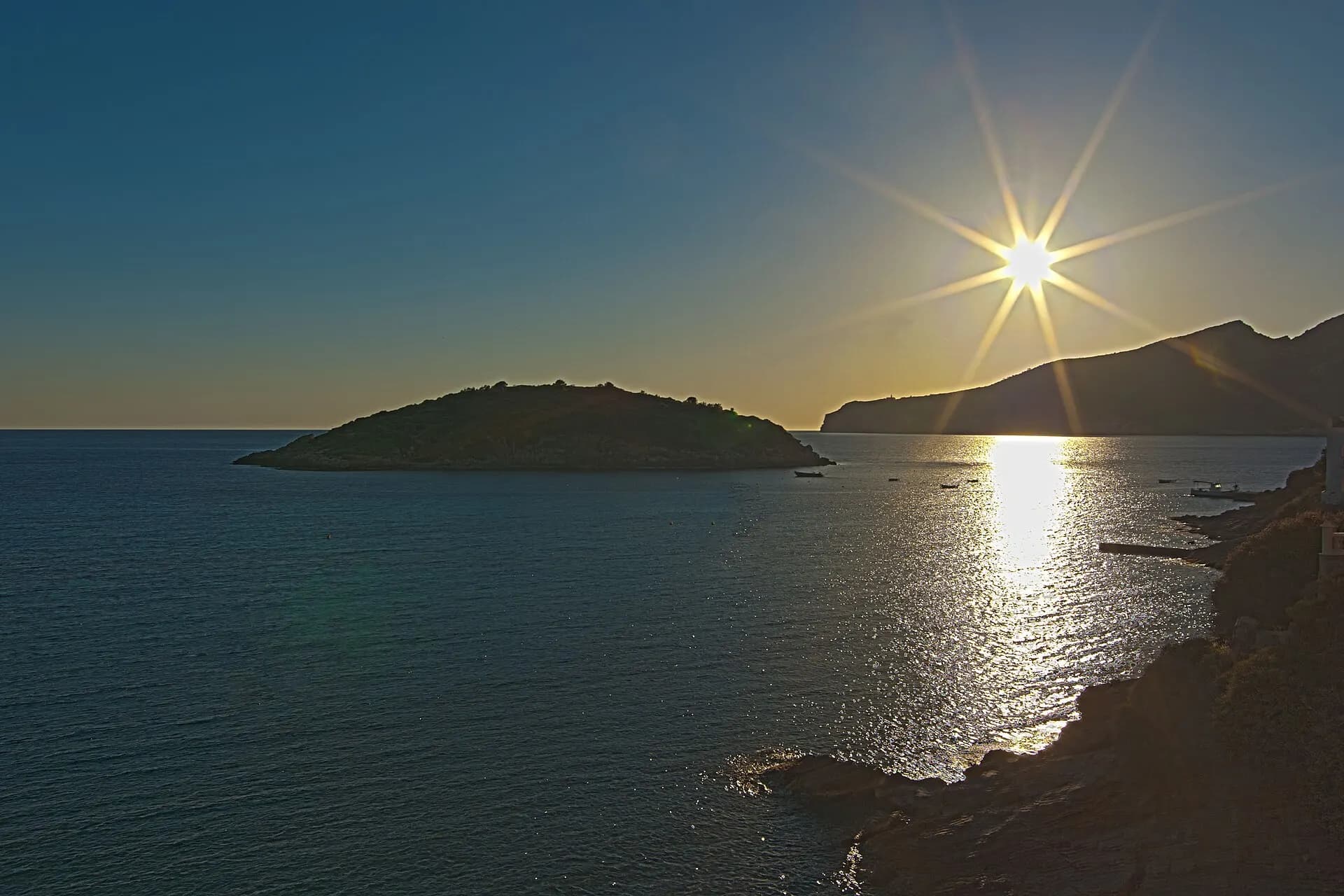 Sant Elm and Dragonera island view - panoramio