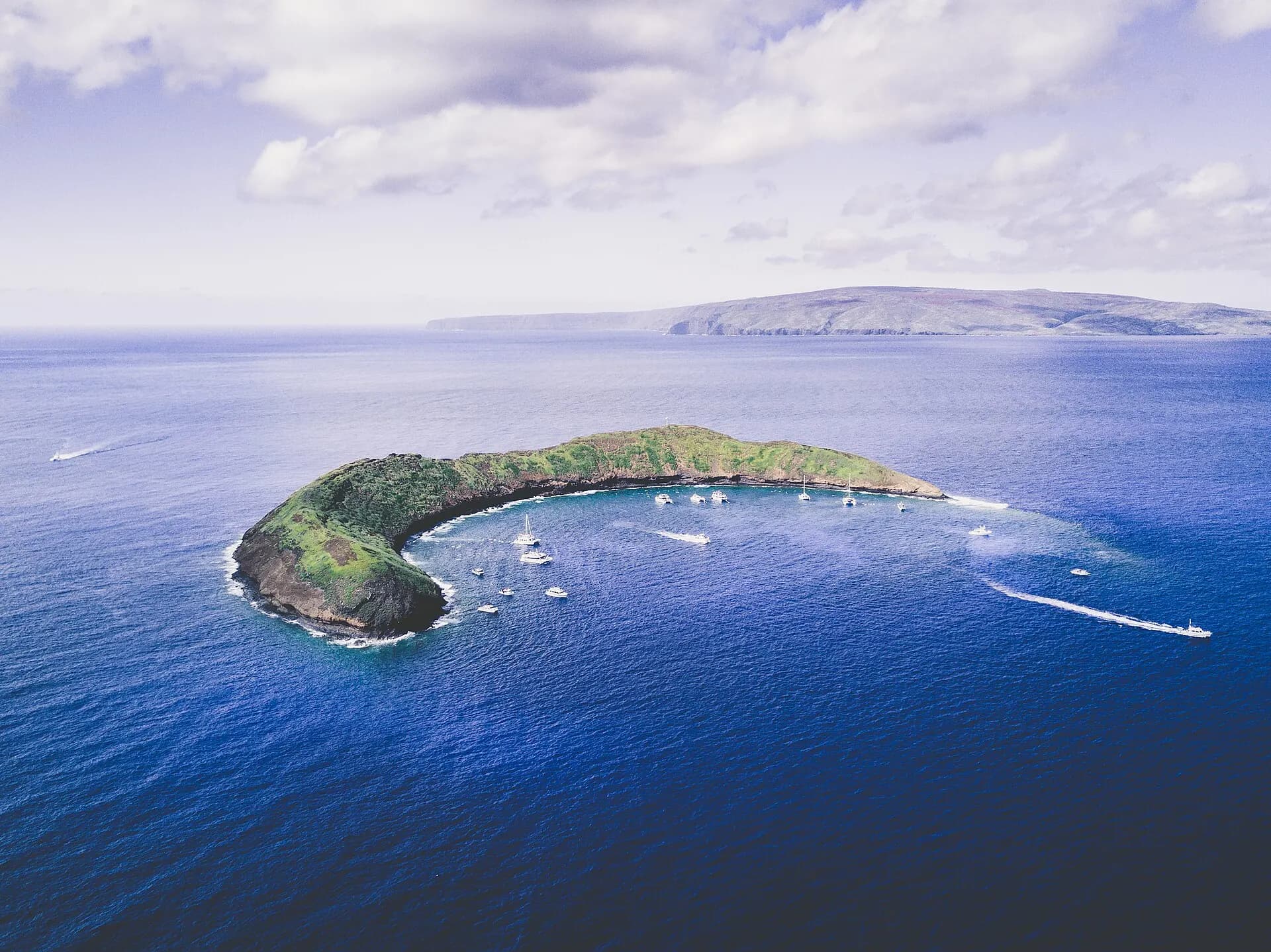 Snorkeling in Molokini (Unsplash)