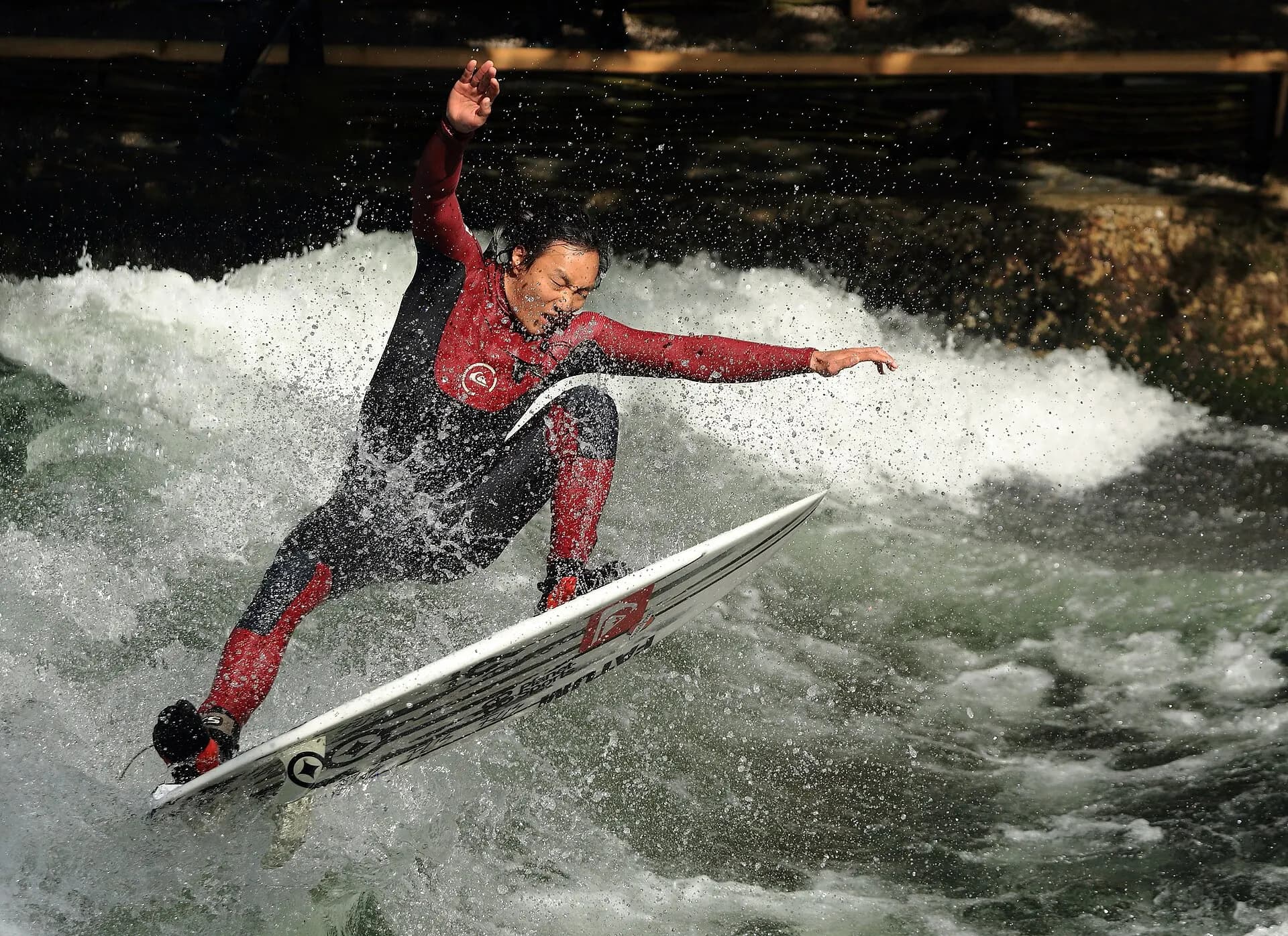 Eisbach Surfer3