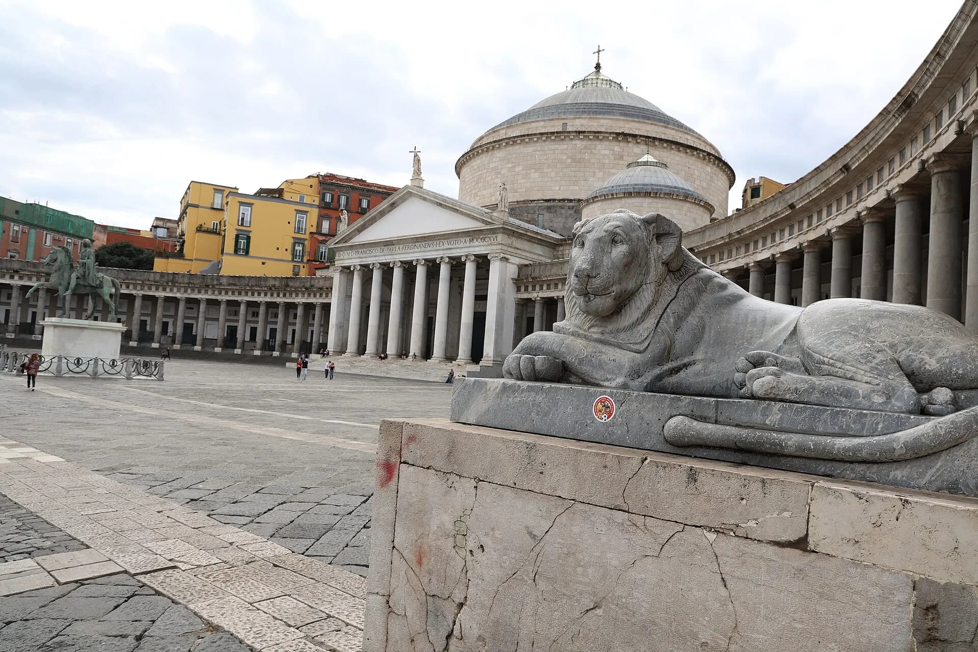7K5A3060Piazza del Plebiscito Naples lateral view 2025