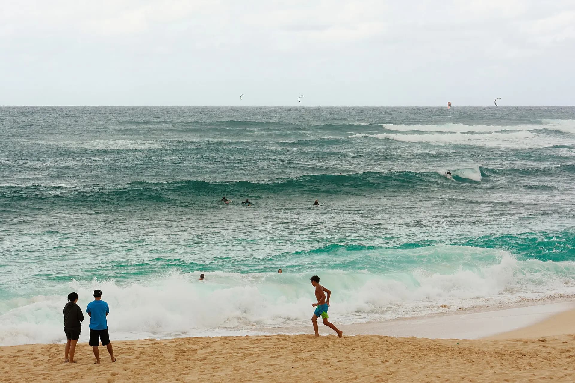 North Shore - Choppy Waves (16788093148)