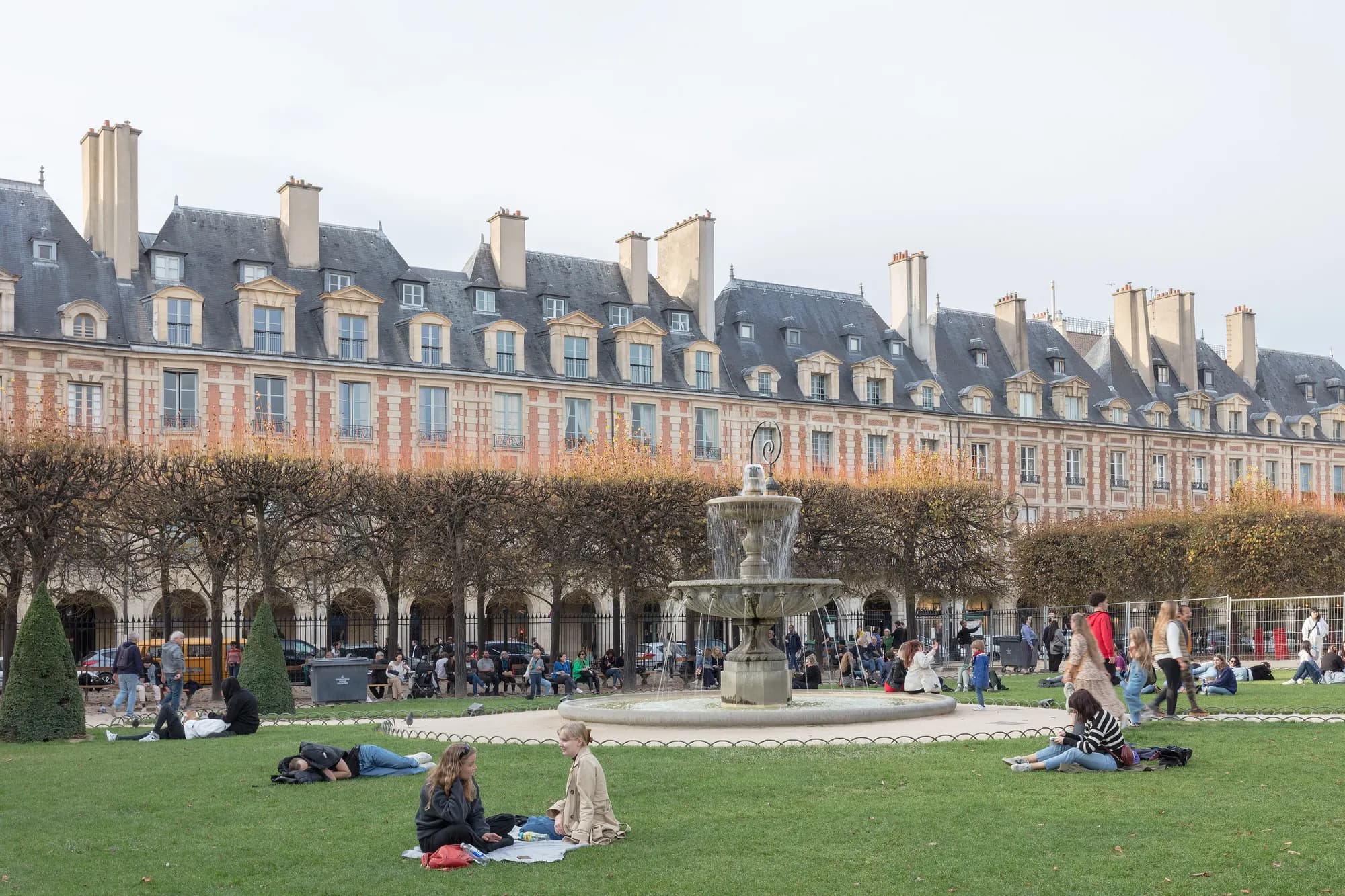 Plaza de los Vosgos, París, Francia, 2022-10-30, DD 58