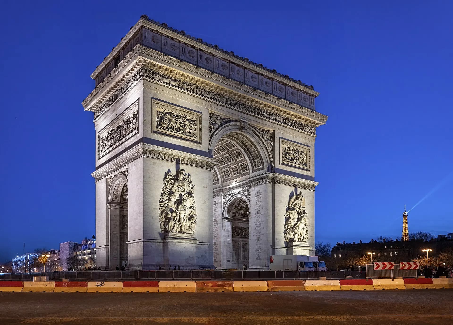 Arc de Triomphe de l'Étoile at night vertical fix