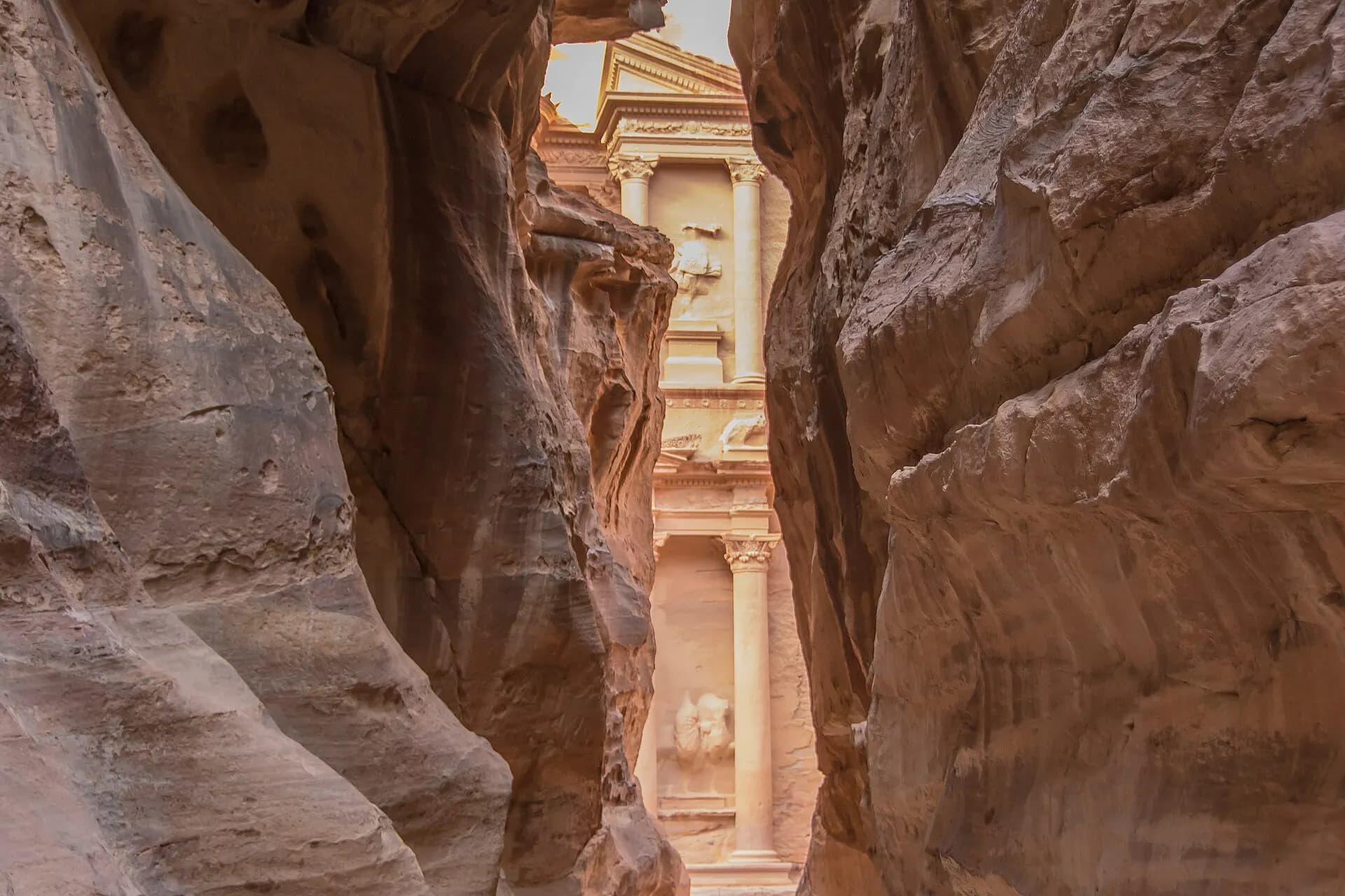 Treasury from Siq, Petra, Jordan (16044613195)