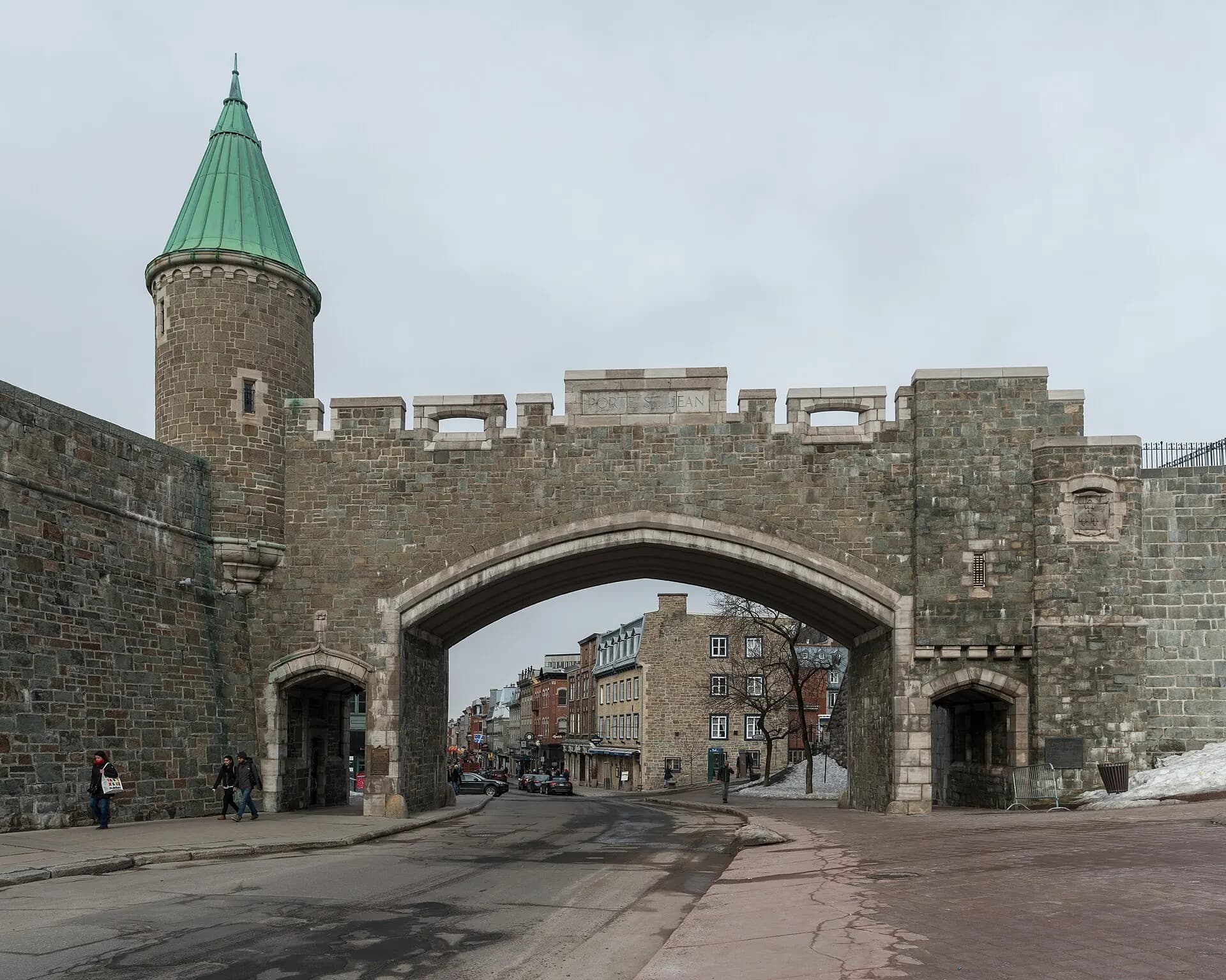 Porte St. Jean, Québec, West view 20170412 1