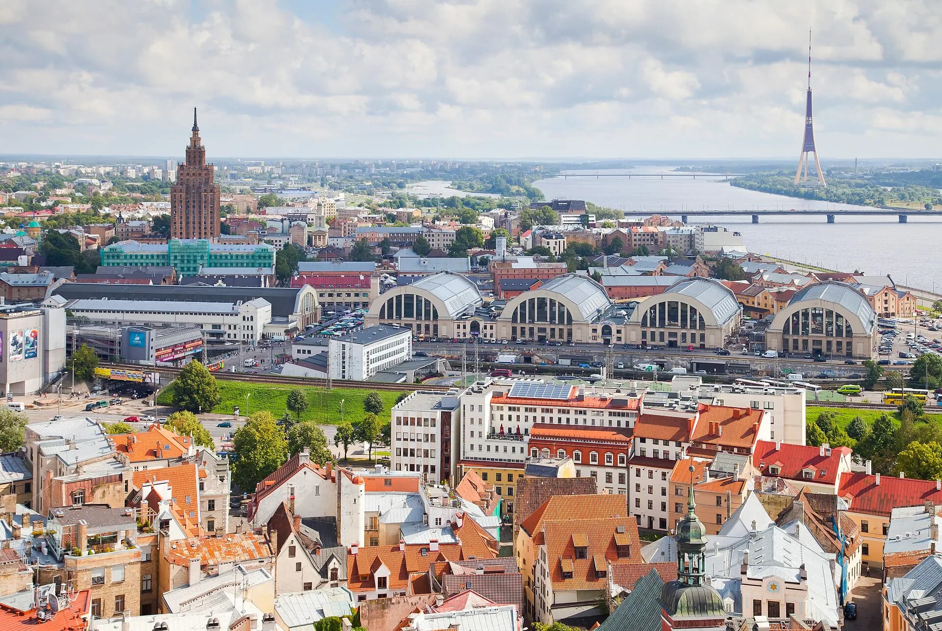 Vistas desde la iglesia de San Pedro, Riga, Letonia, 2012-08-07, DD 09