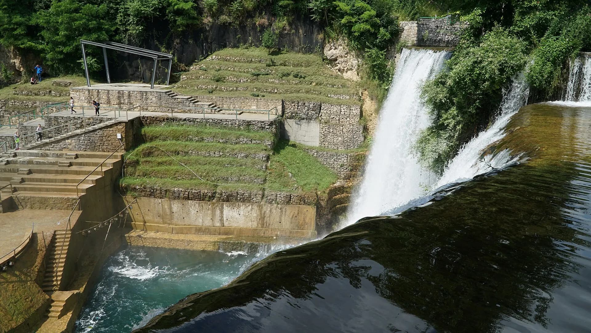 Pliva Waterfall in Jajce 02