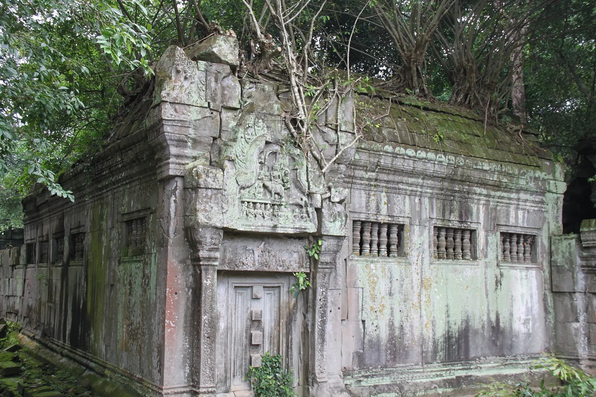 Ancient Khmer Temple of Beng Mealea - c