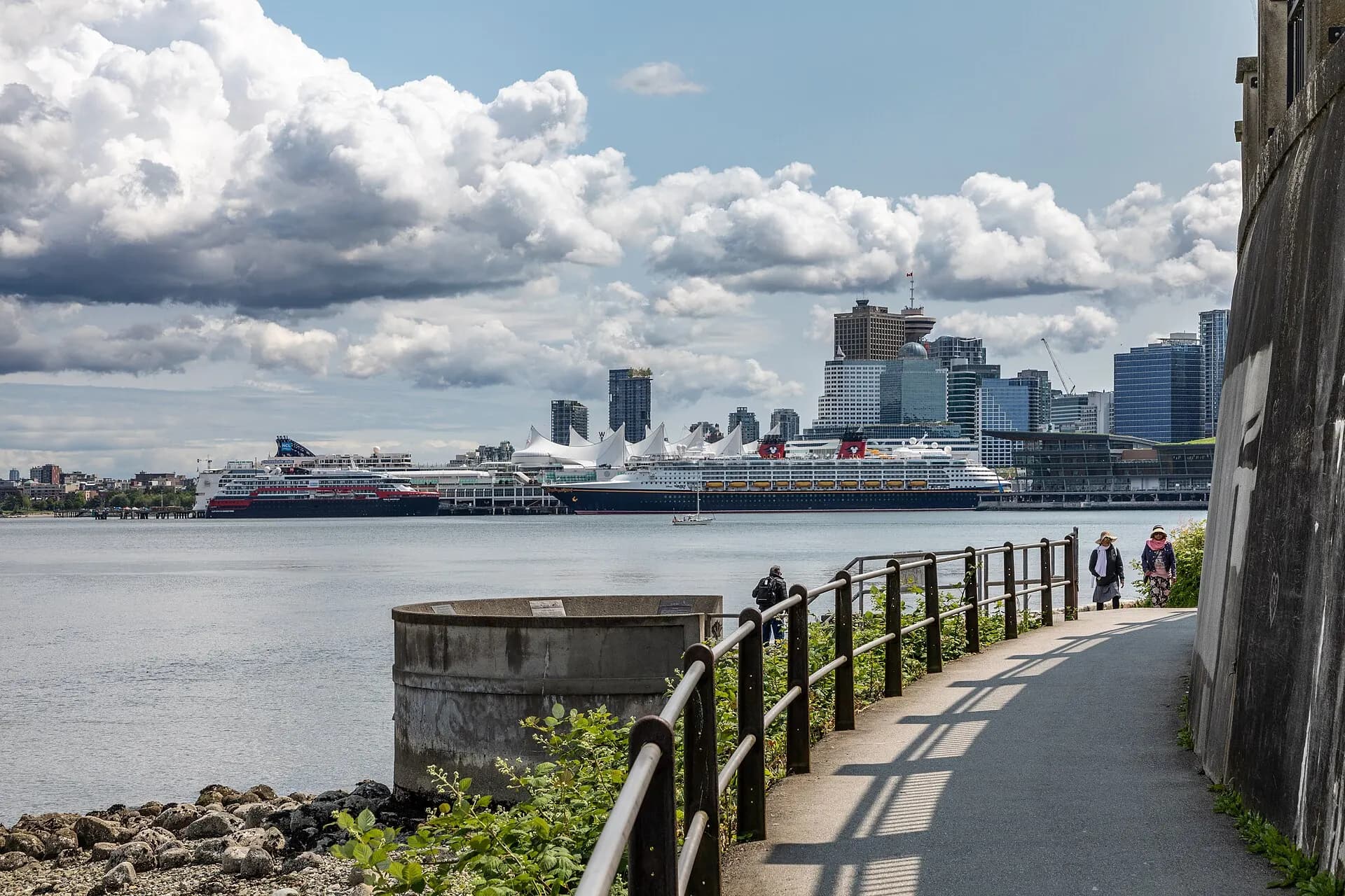 Vancouver (BC, Canada), Stanley Park, Stanley Park Seawall Path -- 2022 -- 2056