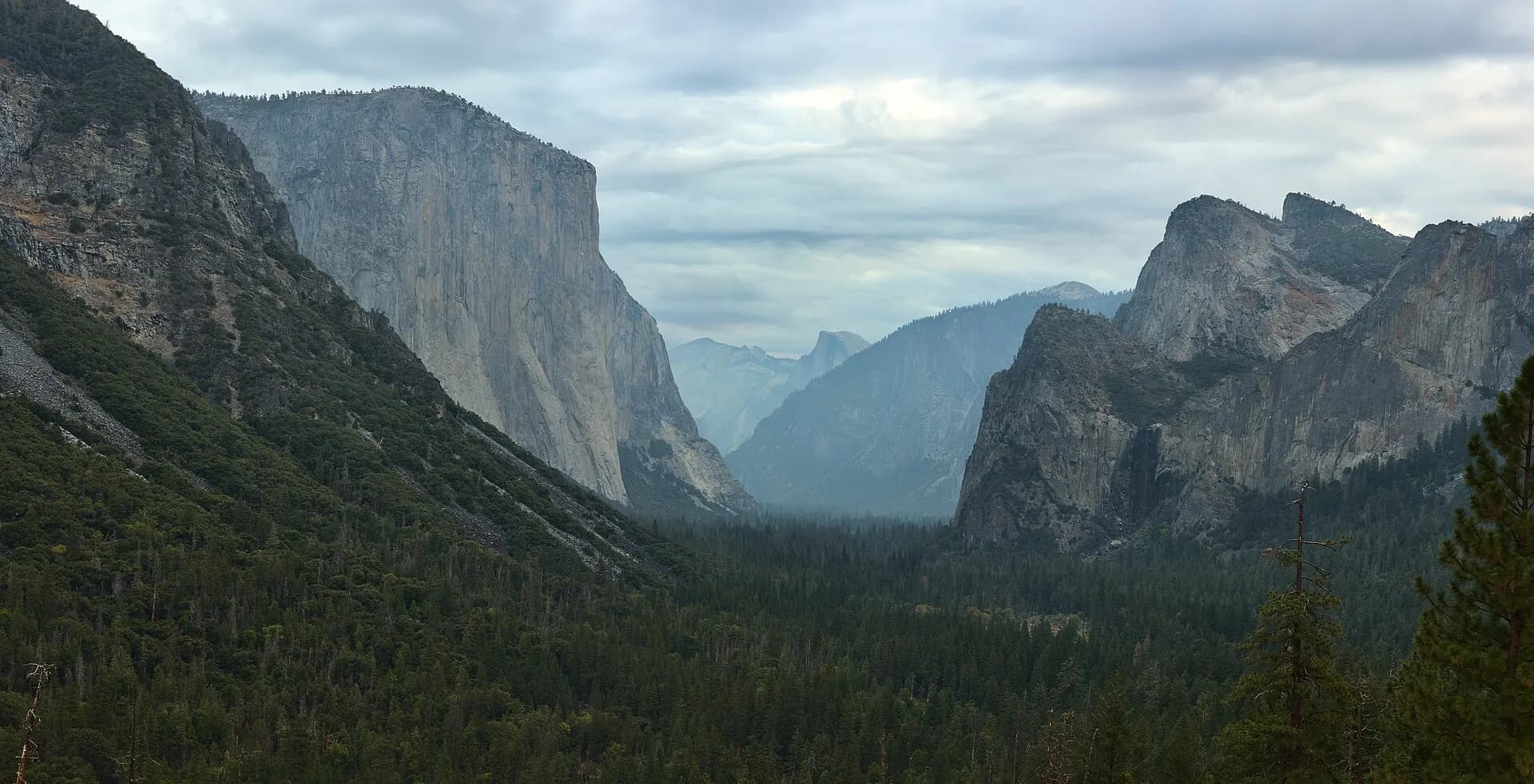 Tunnel view at Yosemite dllu
